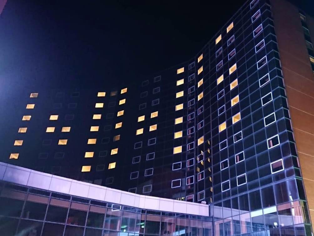 crowne-plaza-lights-up-for-nhs